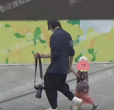 狗仔爆料剪影视频大全,揭秘娱乐圈剪影视频大全 第3张 狗仔爆料剪影视频大全,揭秘娱乐圈剪影视频大全 第3张