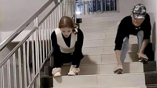 楼梯夫妇爆料视频,真实生活背后的感人故事 第2张 楼梯夫妇爆料视频,真实生活背后的感人故事 第2张